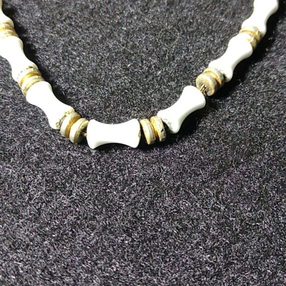 Vintage Monet White Bone Shaped Beads Gold Tone Metal Spacers Cottagecore - Picture 6 of 6